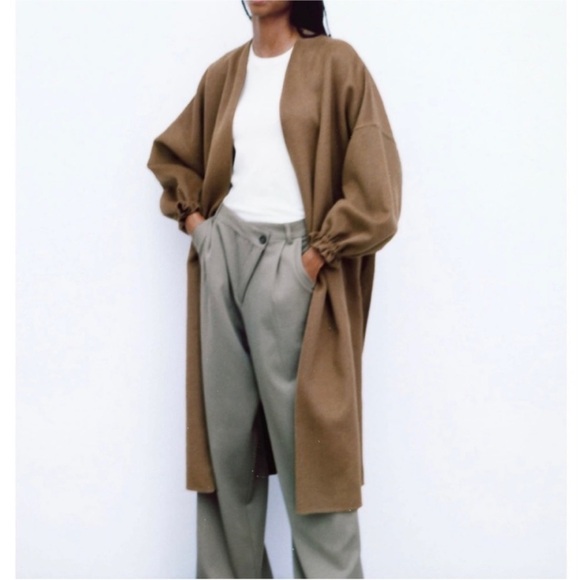 Zara wool blend oversized collarless wrap coat
BLOGGERS FAVORITE!!!! - Picture 4 of 16